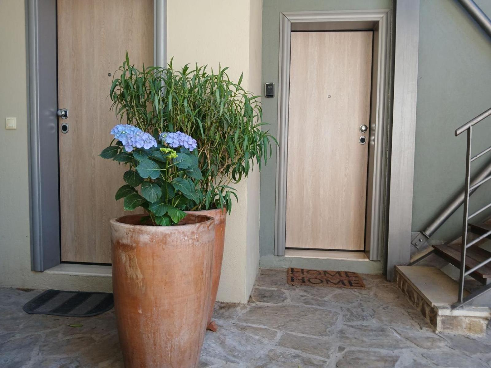 Quiet Urban Studio With Private Backyard Θεσσαλονίκη Εξωτερικό φωτογραφία